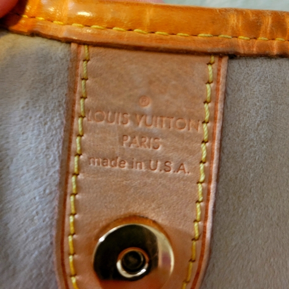 Louis Vuitton Hobo Bag - Picture 3 of 8